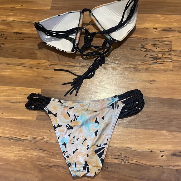 Very cute different coloured Victoria’s Secret, bathing suit, two piece - Picture 2 of 4